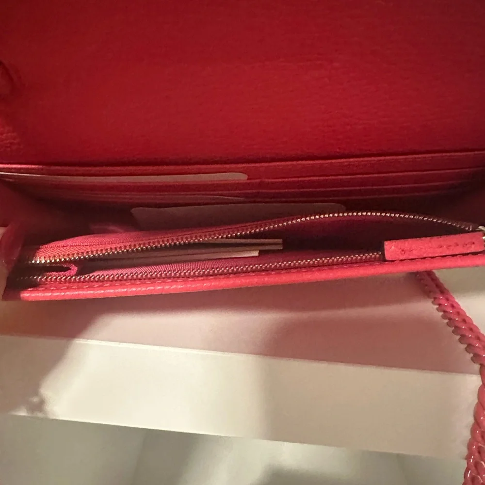 Gucci marmont chain bag.
7.87 inches x 4.92 in x 1.57 inches - Picture 6 of 7